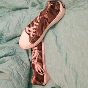 Camouflage tennis shoes